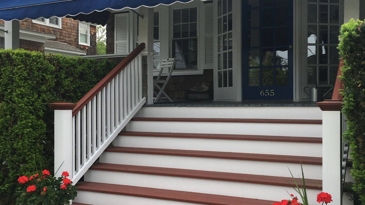 Avon House | CLASSIC BAYHEADER! Steps to Beach. 4 Bdrms. Sleeps 8.
