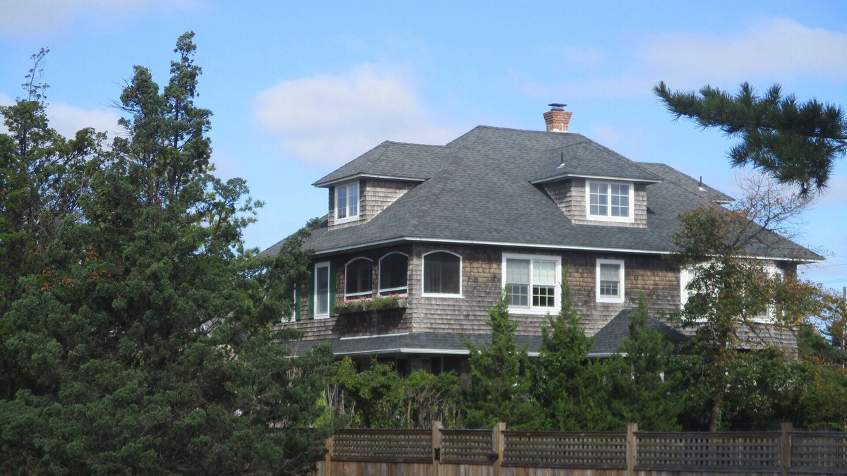 Bay Head House | Classic Bayheader with Pool & 4 minute Walk to Beach