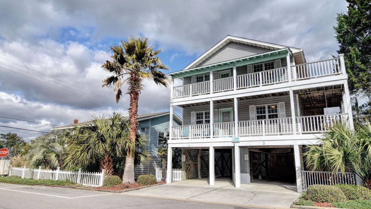 Wrightsville Beach Condo | Classic Beach Cottage on Oceanside of Wrightsville Beach-Upper Unit