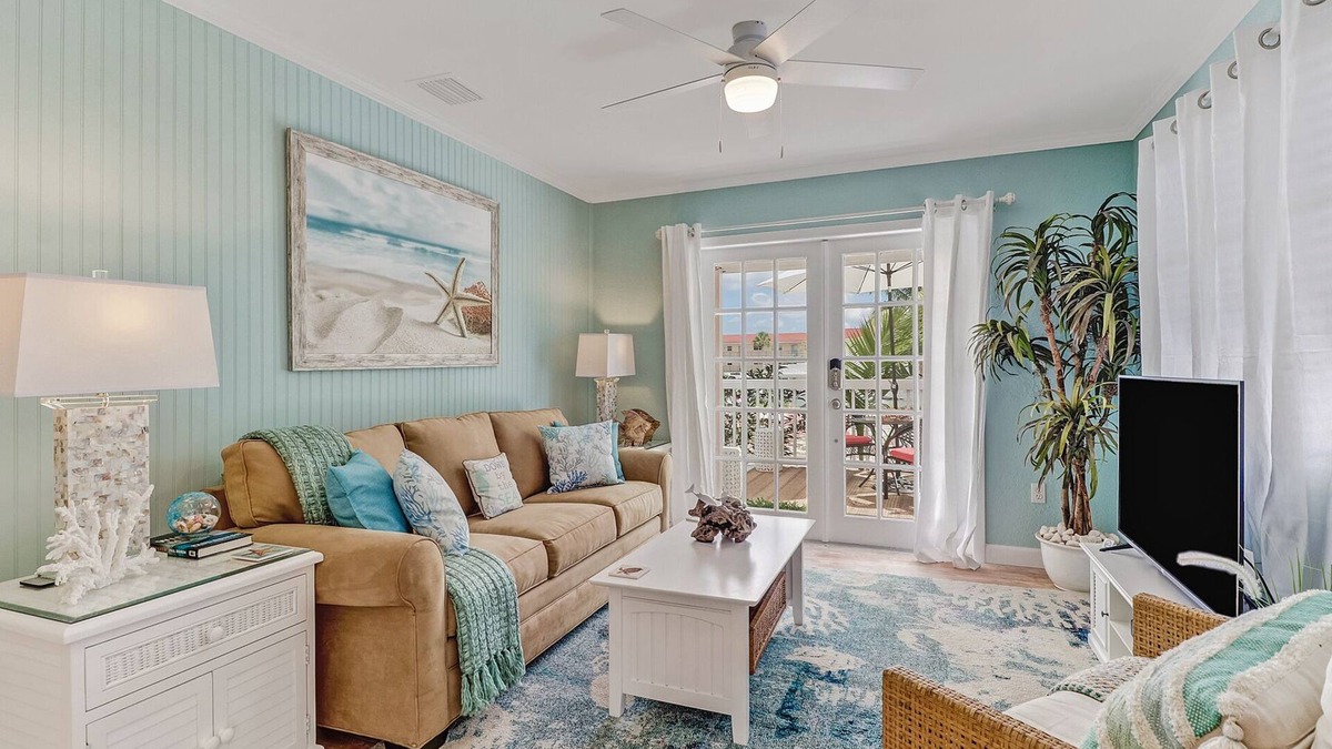 Central Naples House | Classic Beach-Style Cottage