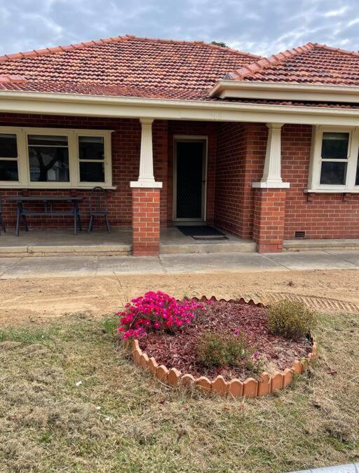 South Albury House | Classic Beauty