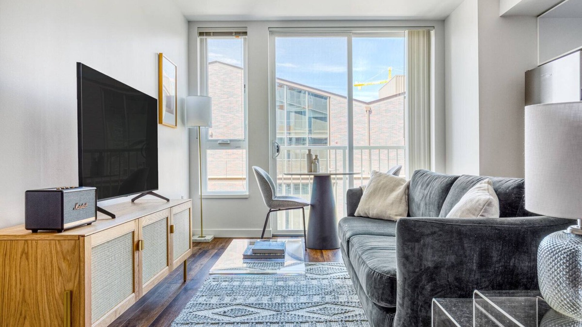 Wilburton Apartment | Classic Bellevue Studio w/Gym, W/D, near Spring District, by Blueground