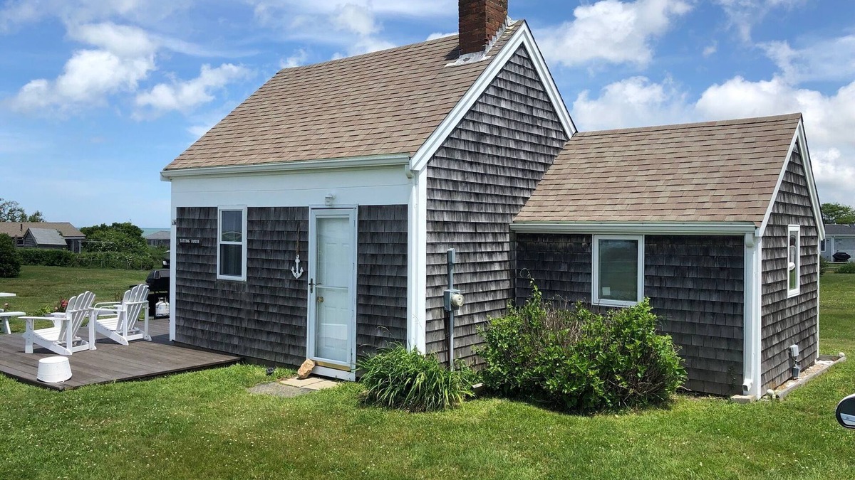 Barnstable County Cottage | Classic Cape Cod Cottage with ocean views & beach!