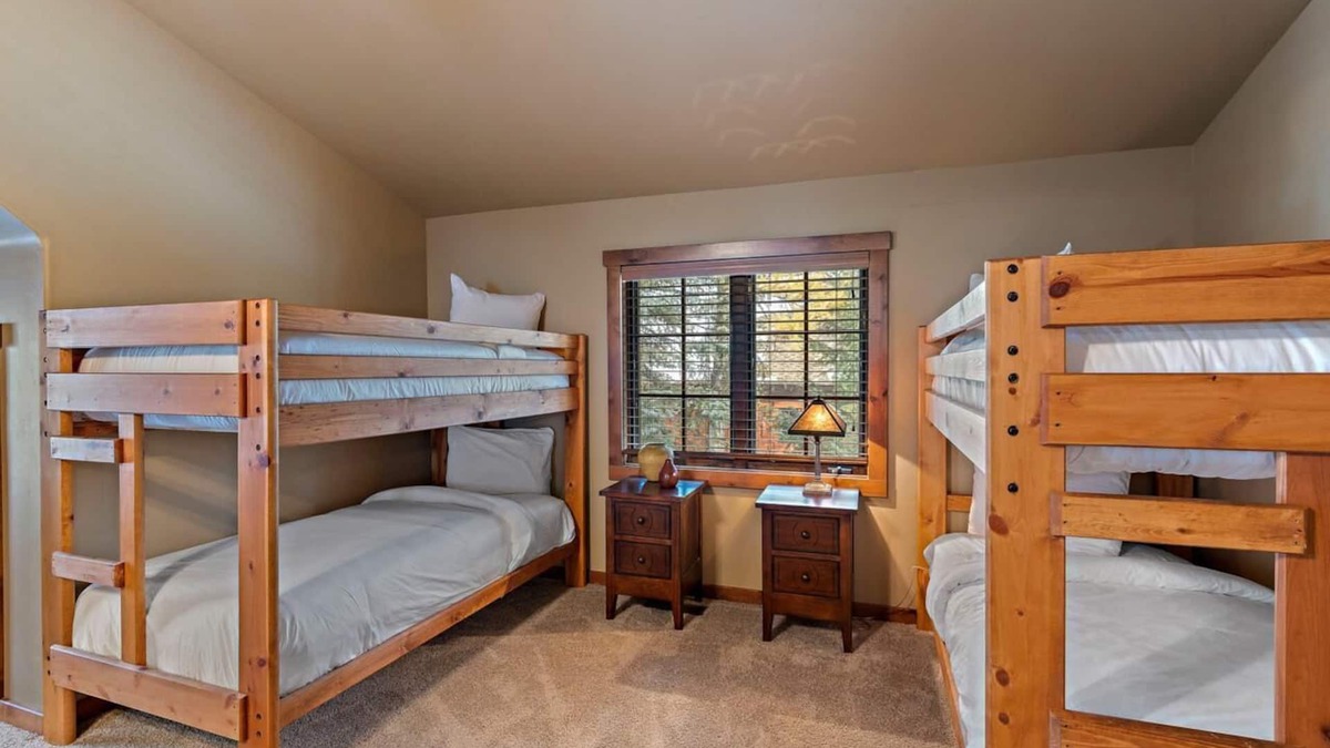 Tamarack Ski Chalet | Classic Chalet|Wood Fireplace, Great for Families