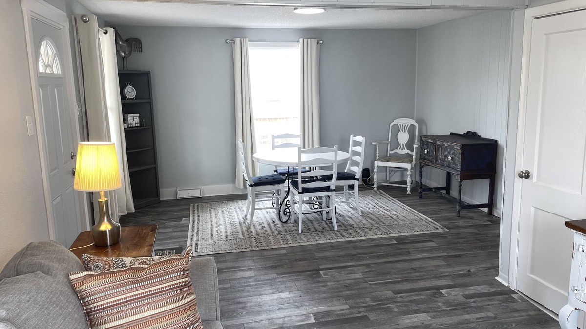 Sterling House | Classic Charm with Modern Conveniences - ENTIRE HOUSE n30 Day minimum required