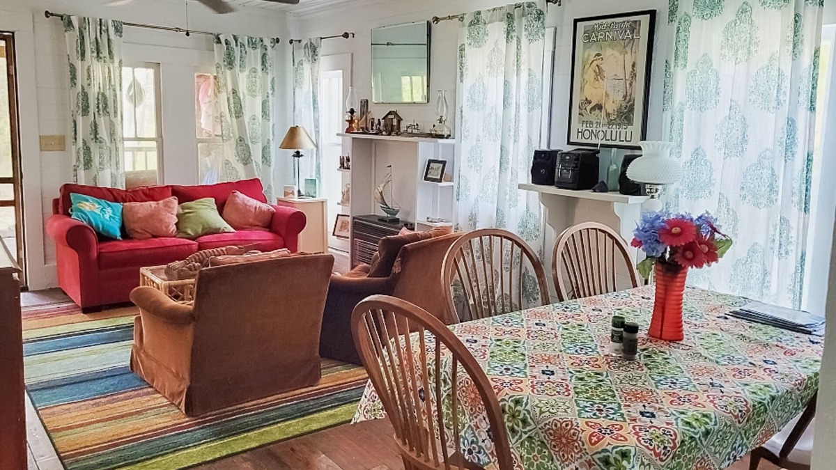 Carrabelle Cottage | Classic coastal cottage with screened deck, hammock & washer/dryer