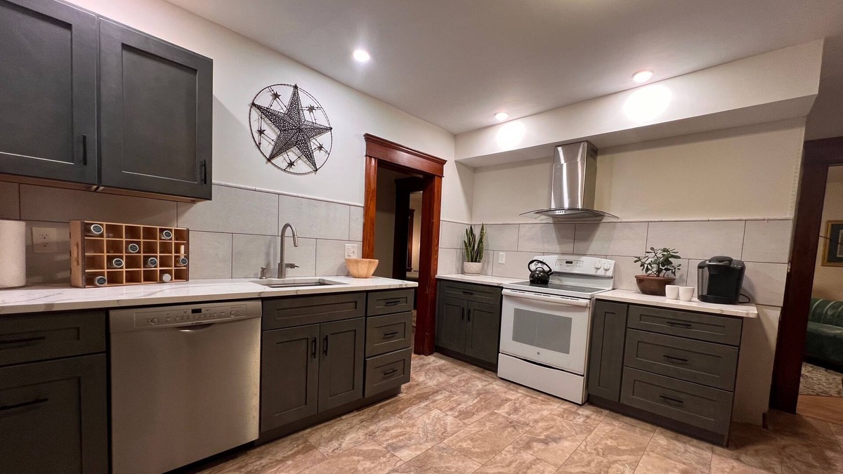Greenfield Apartment | Classic Comfort in Greenfield