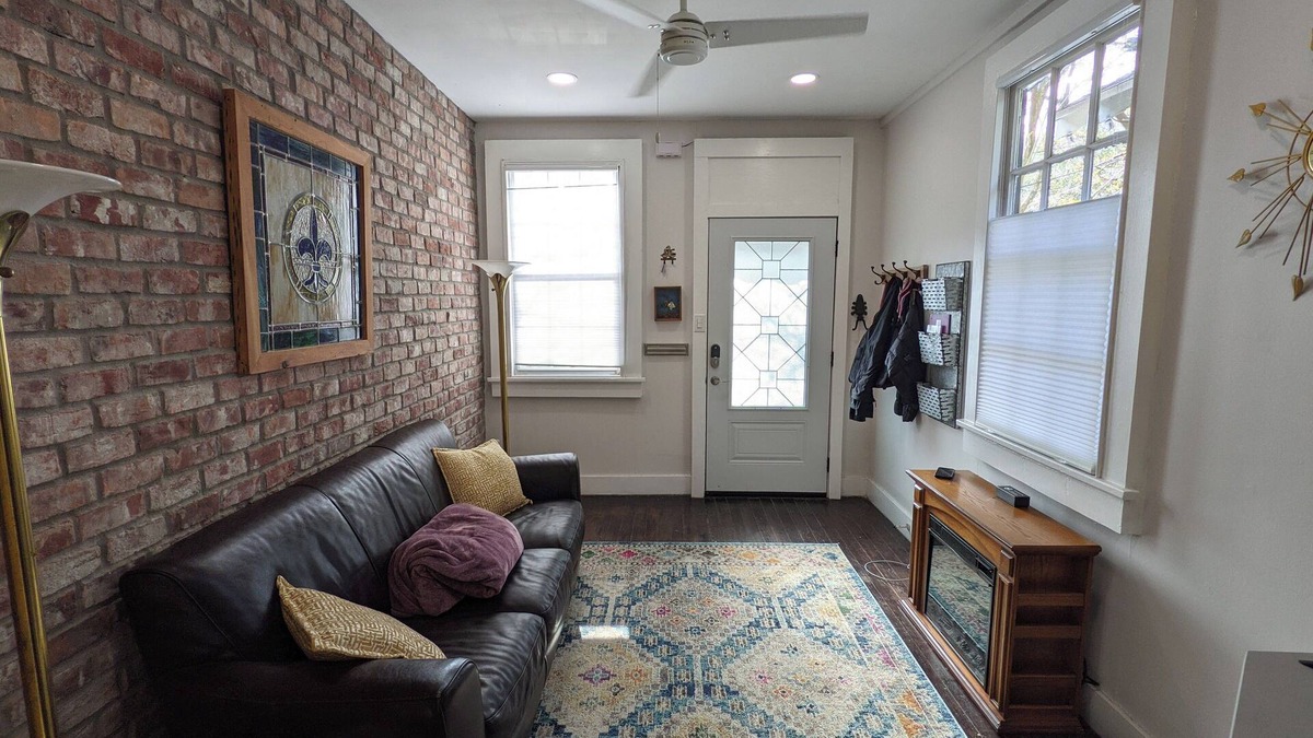 Touro Apartment | Classic Cozy 1-bedroom Uptown Shotgun w/Patio in New Orleans