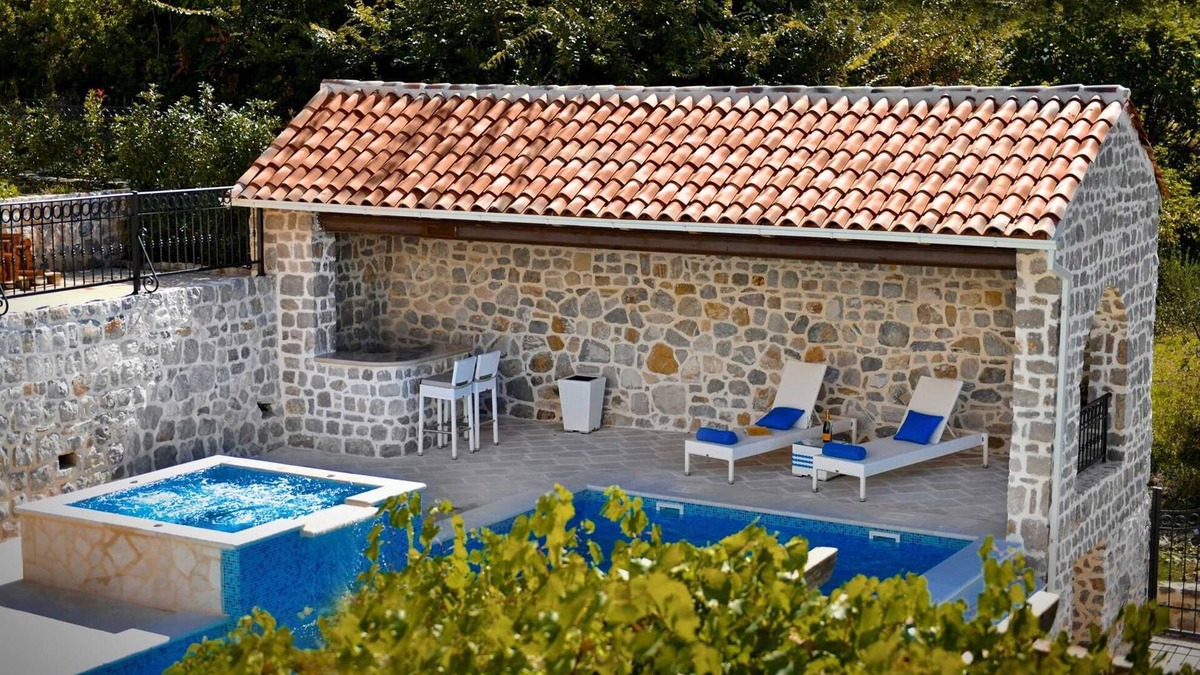 Seoca Villa | Classic Estate Villa