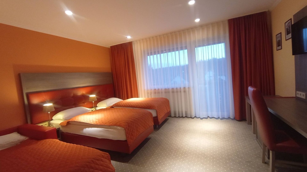 Donaueschingen Apartment | Classic family room, modern with balcony, 1 double bed + 1 single bed or 3 single beds