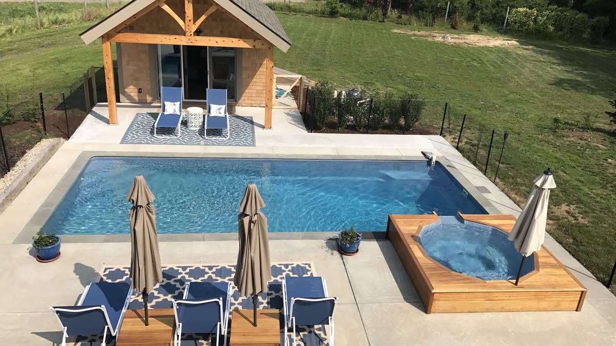 Water Mill House | Classic Farm House in the heart of Water Mill, 2.7mi To Beach