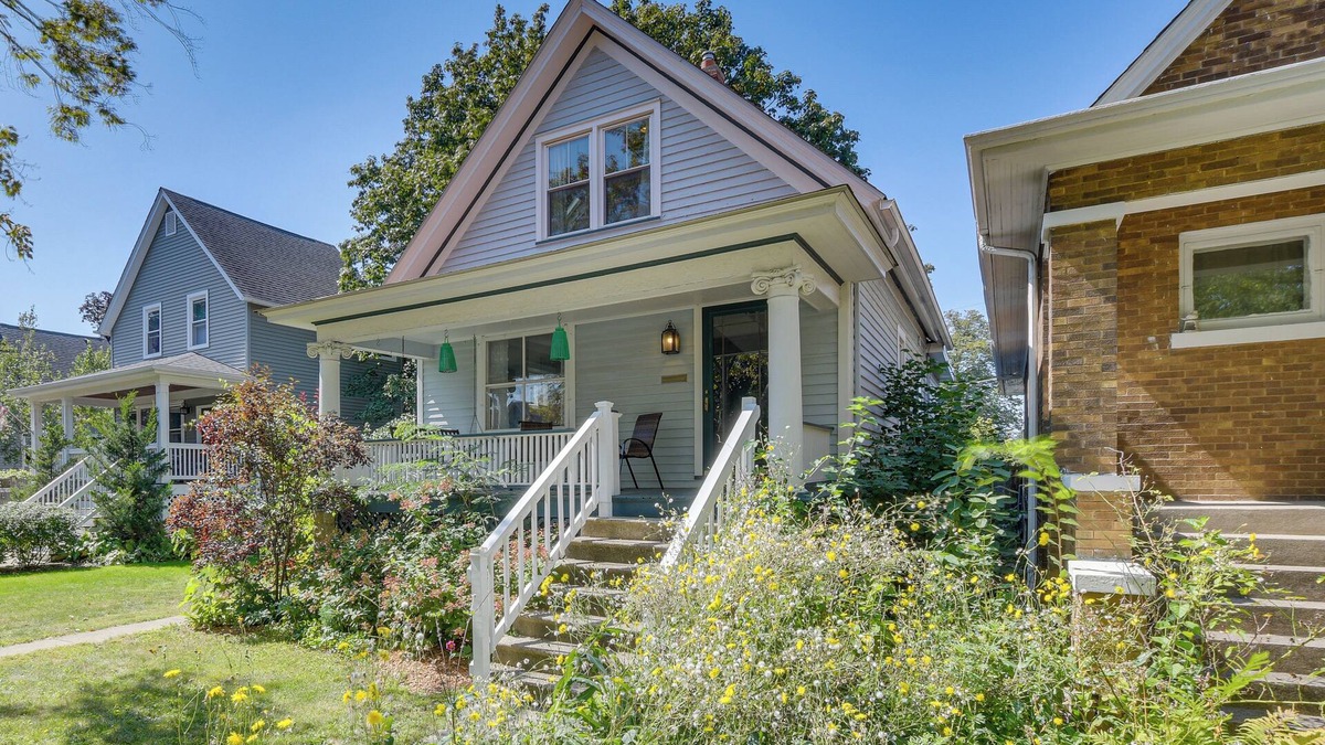 Forest Park House | Classic Forest Park Foursquare < 1 Mi to Blue Line