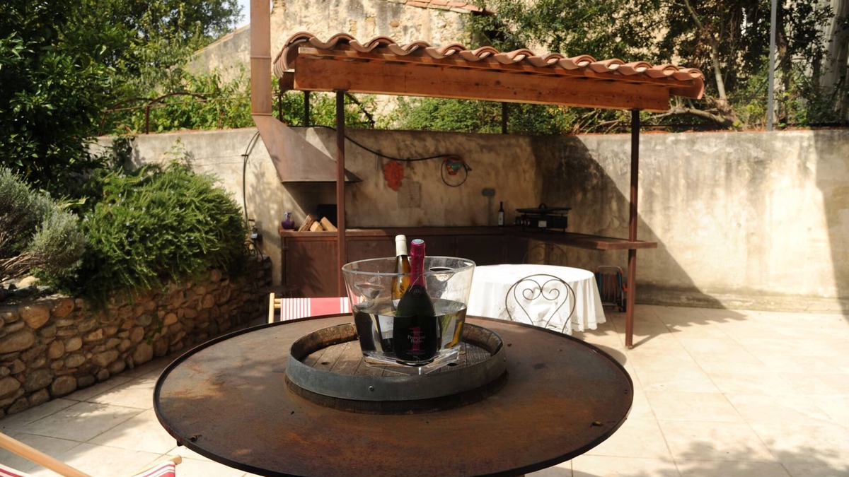 Limoux Apartment | Classic France Double:AC, BBQ, fresh&clean, garden
