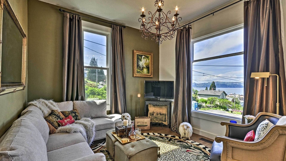 Astoria House | Classic Hillside Astoria Home w/Gorge Views!