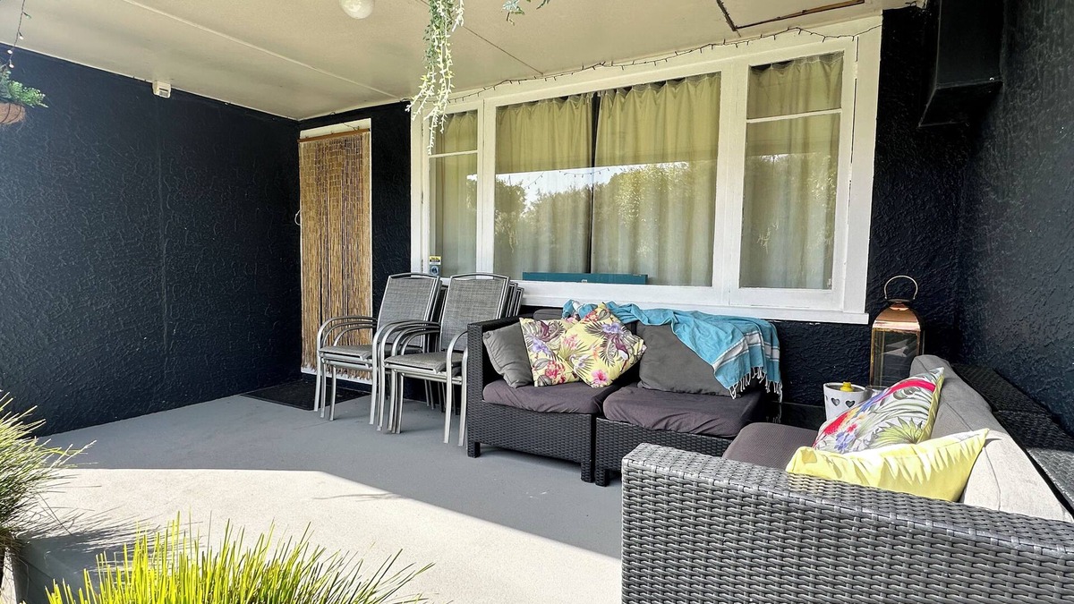 Raumati Beach House | Classic Kiwi Bach close to everything!