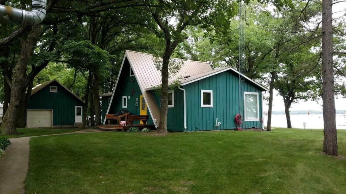 Perham House | Classic lake! Beautiful setting at Marion Lake