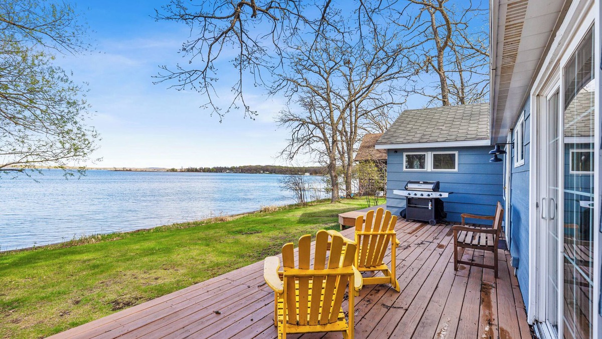 Detroit Lakes Cottage | Classic Lake Melissa Cottage, just steps away from the water on the South Bay!