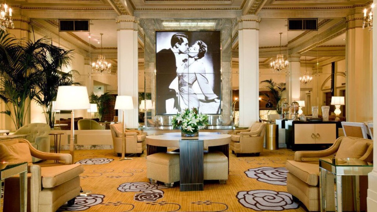 Goose Hollow Apartment | Classic Locale, ADA Glamour in Central Portland