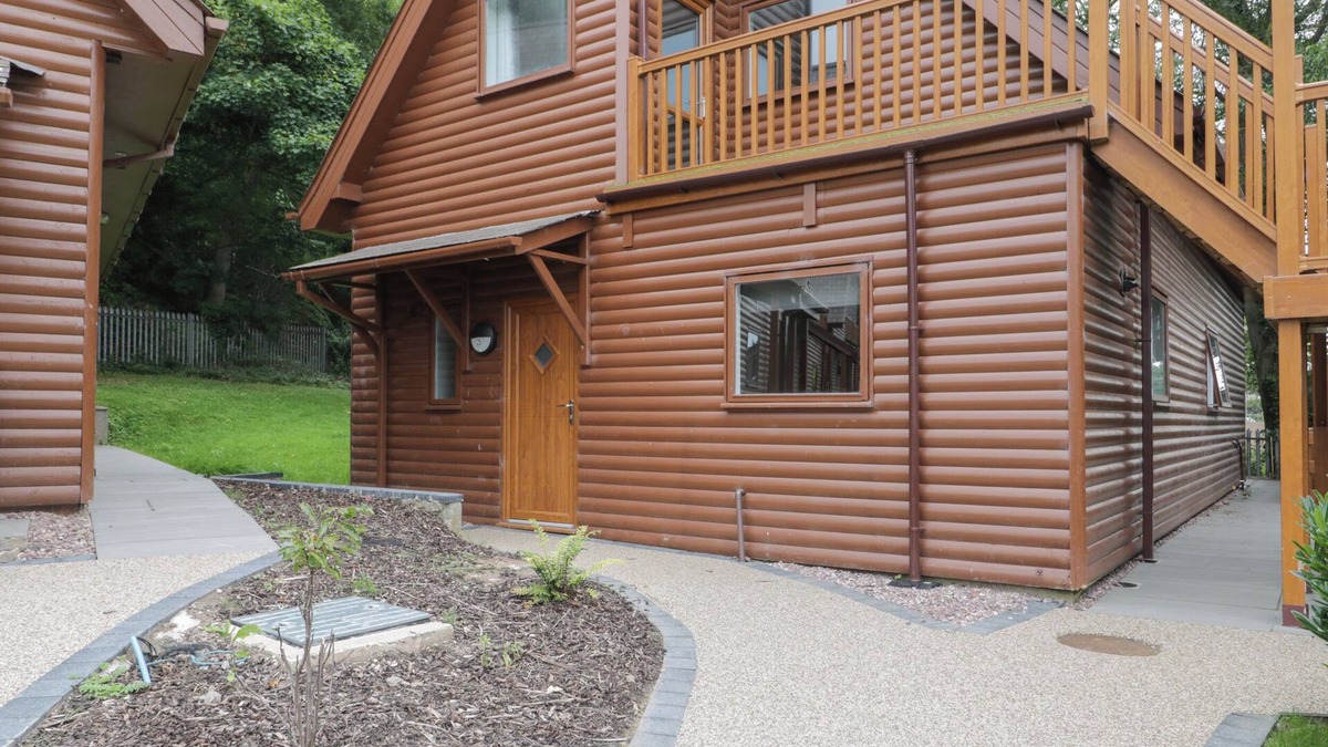 Dyserth Cottage | CLASSIC LODGE 25, pet friendly, with pool in Dyserth