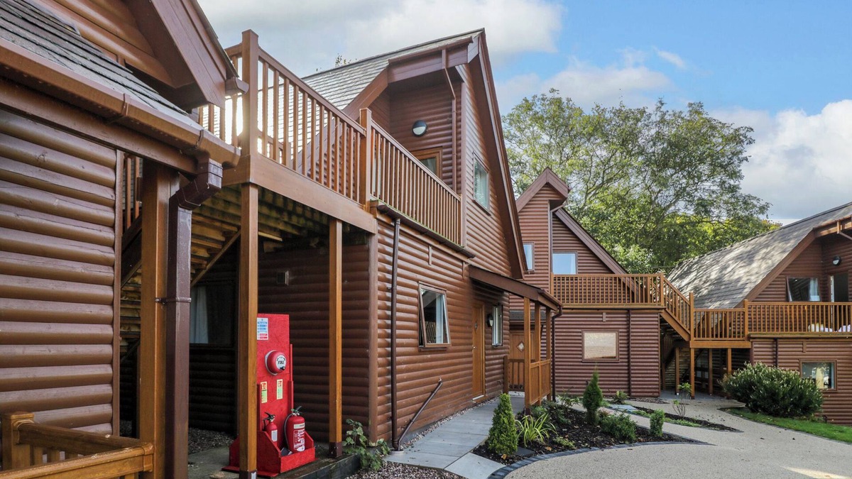 Dyserth Cottage | CLASSIC LODGE 30, family friendly, with pool in Dyserth