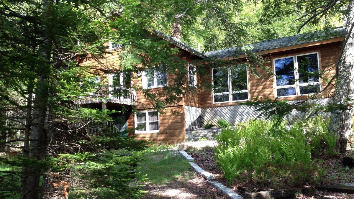 Bucksport House | Classic Log Home on Pristine Maine Pond Kayaking Heaven, Loons, Bald Eagles