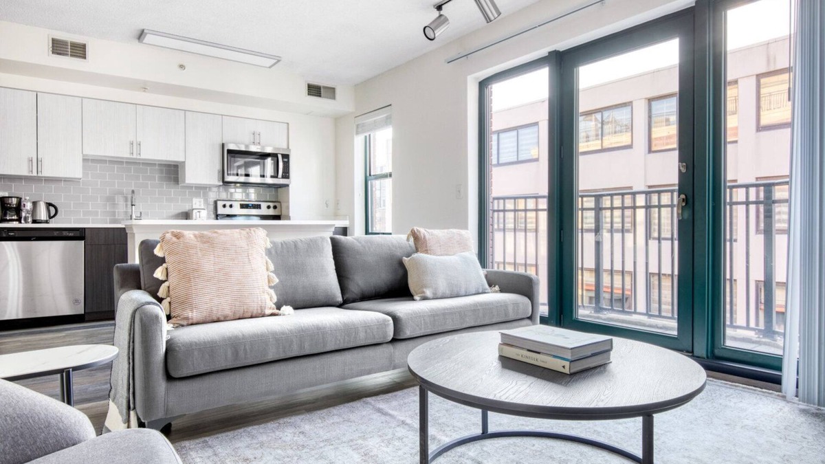 Logan Circle Apartment | Classic Logan Circle 1BR w/Gym, W/D & Pool, walk to bars, by Blueground