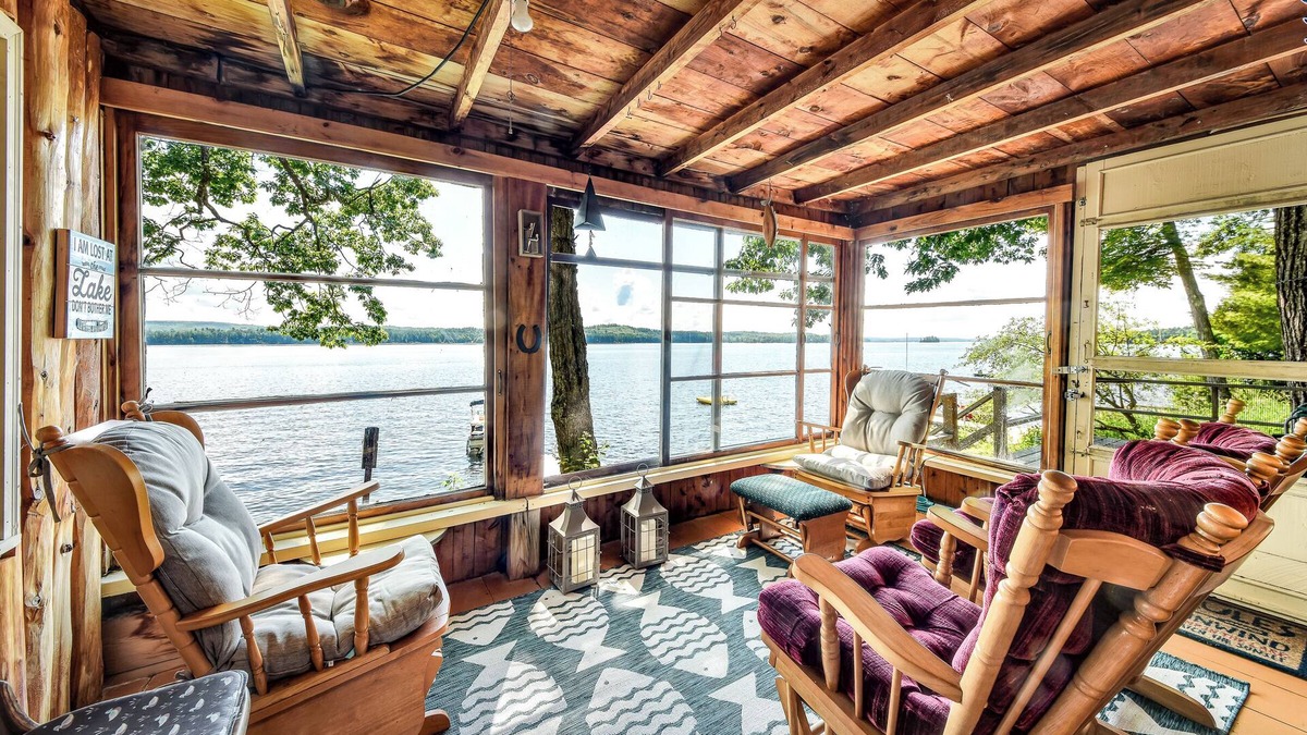 Rome House | Classic Maine 3-bedroom steps from Great Pond, newly decorated, work or play!