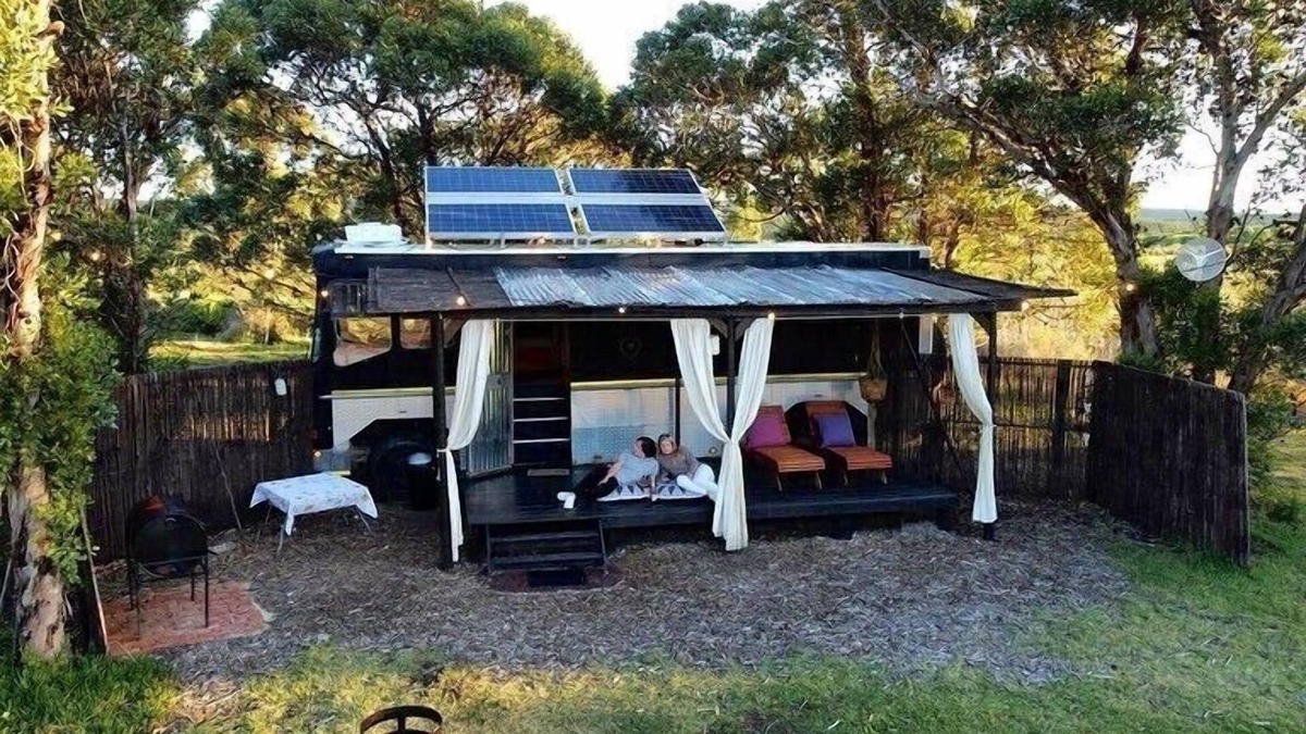 Stanford House | Classic mobile home next to vlei in birdsactuary.