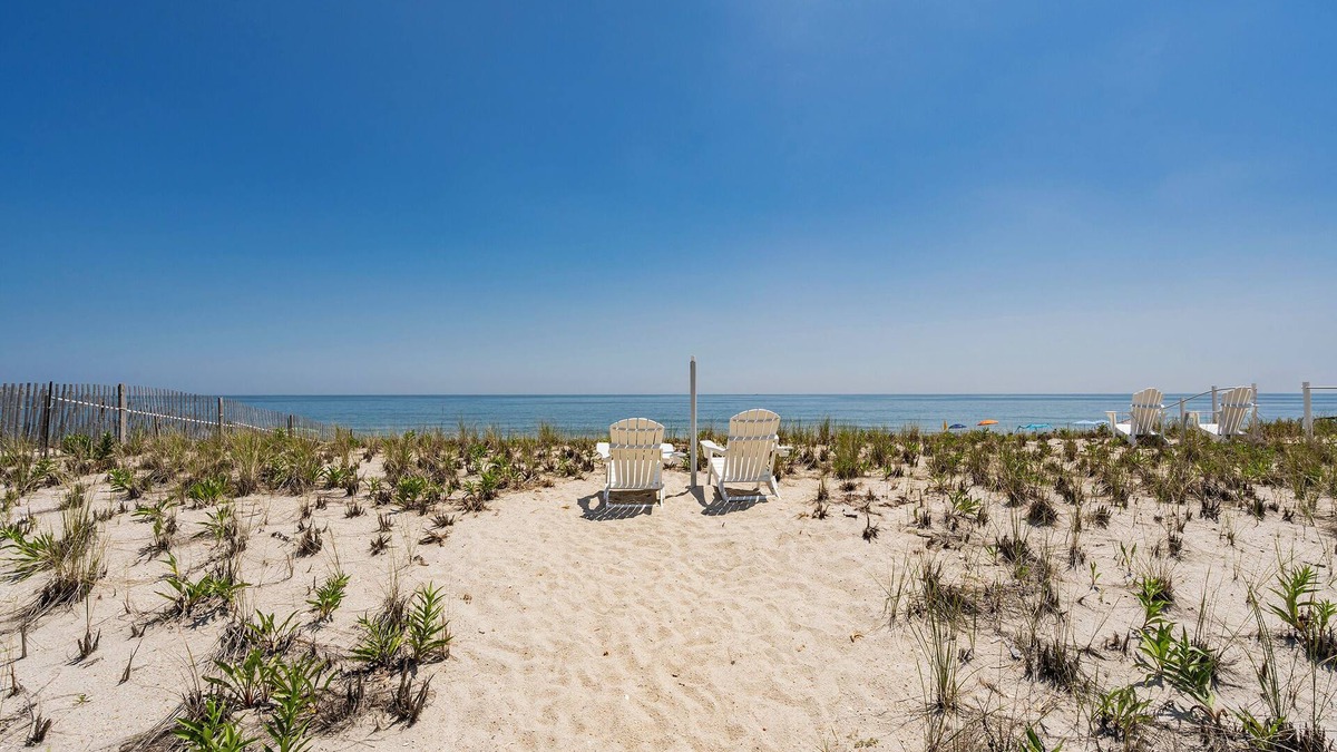 Mantoloking House | Classic Oceanfront 5-bedroom home, steps to the beach in South Mantoloking