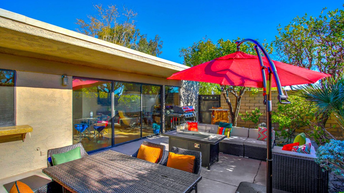 Sunrise Vista Chino Condo | Classic Palm Springs condo,private patio,mountain view,3 pools,tennis,pickleball