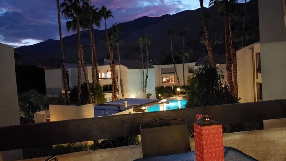 Tahquitz River Estates Condo | Classic Palm Springs Mountain View Condo