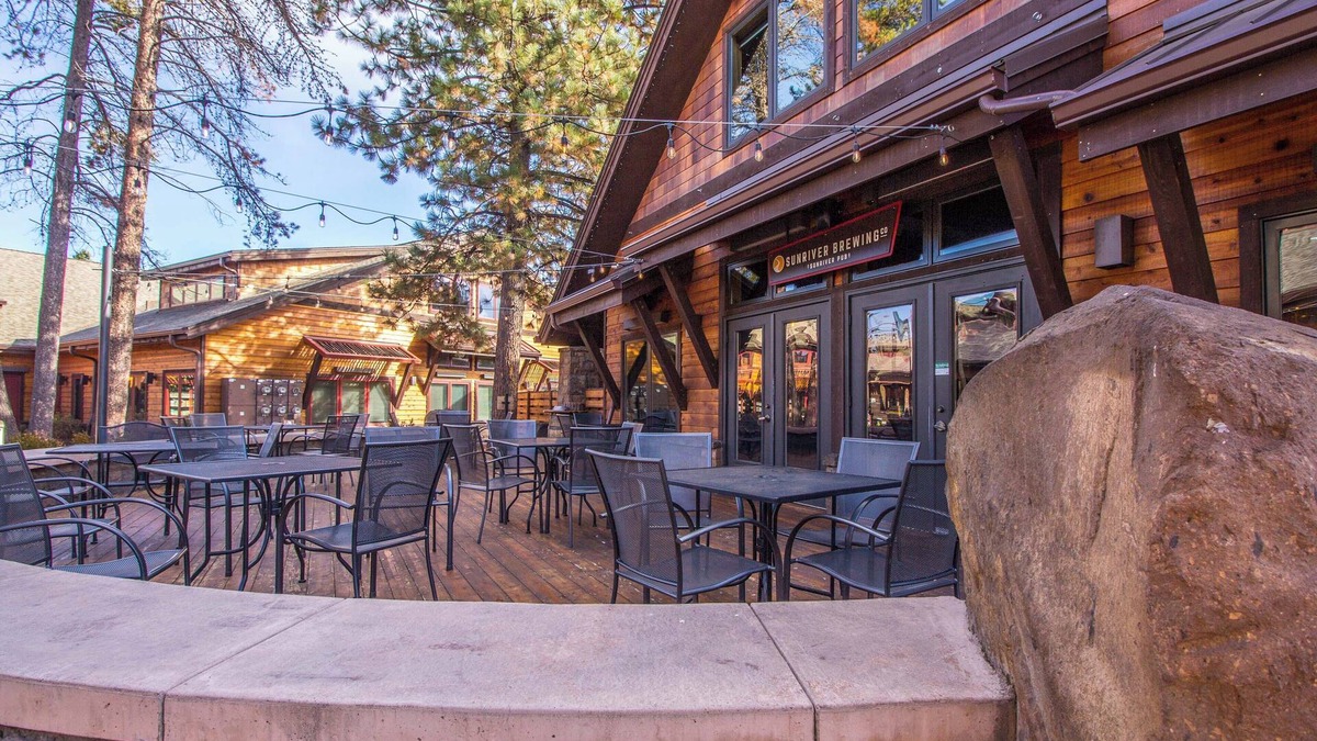 Overlook Park House | Classic Pole House Cabin, Free WiFi, Gas BBQ - POLE09
