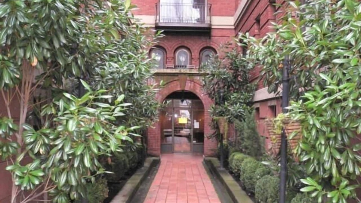Alphabet Historic District Condo | Classic Portland Pearl District Condo