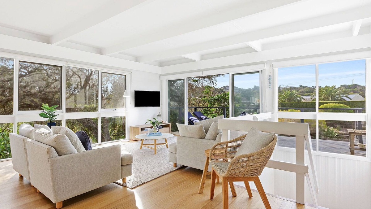 Portsea House | Classic, Portsea holiday home close to beaches and Village (sleeps 11)