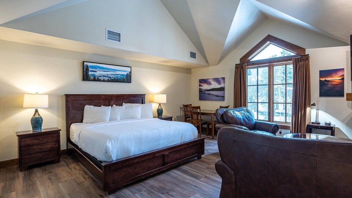 Tamarack Apartment | Classic Studio in Osprey Meadows with Fireplace
