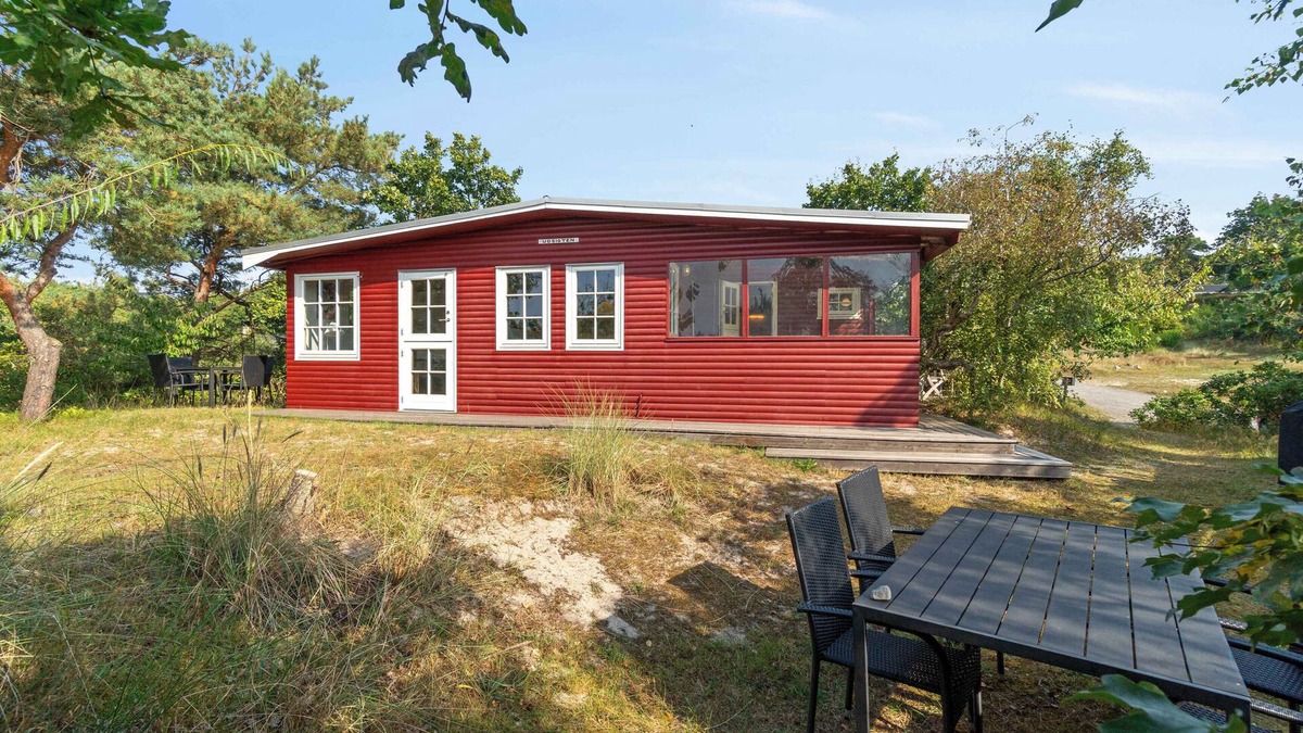 Boderne House | Classic summer cottage by a fantastic beach.
