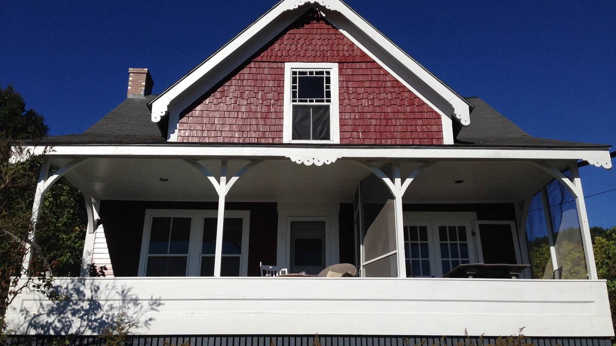 Chebeague Island House | Classic Summer Cottage With Full Amenities For Your Maine Island Vacation!