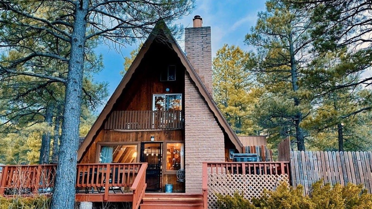 Kachina Village Ski Chalet | Classic, Three-Story Chalet in the Pines