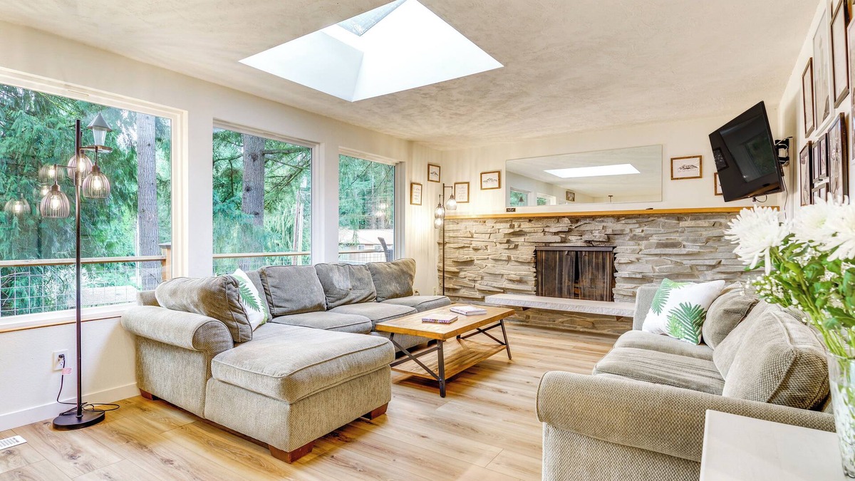 Woodinville House | Classic Woodinville Wine Country Escape!