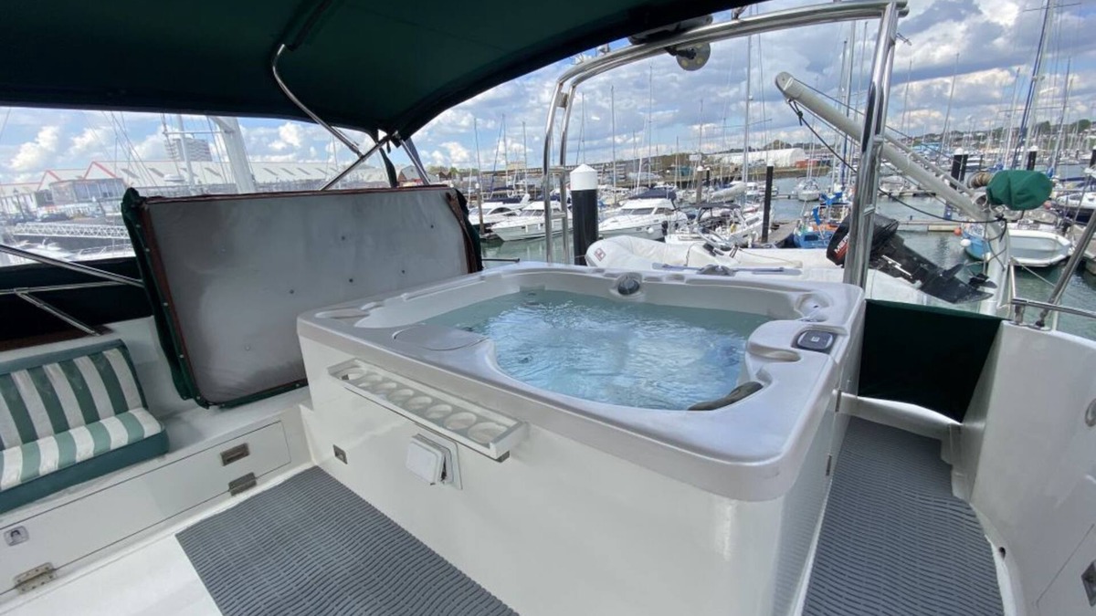 Hamworthy Boat Rental | Classic Yacht Nadine with Hot Tub, Poole Harbour Bay