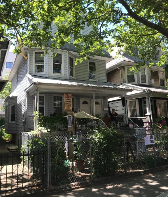 Homecrest House | CLASSICAL AMERICAN Homestay HOUSE