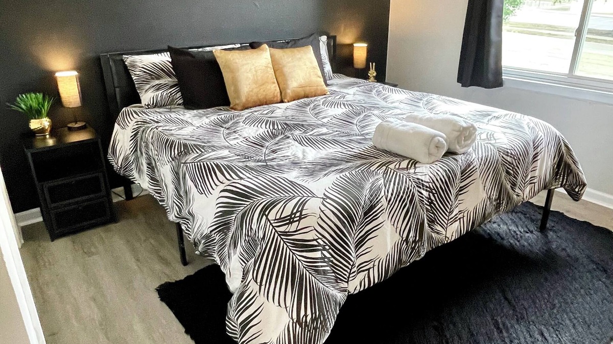 Belton House | Classy 2 Bedroom Home