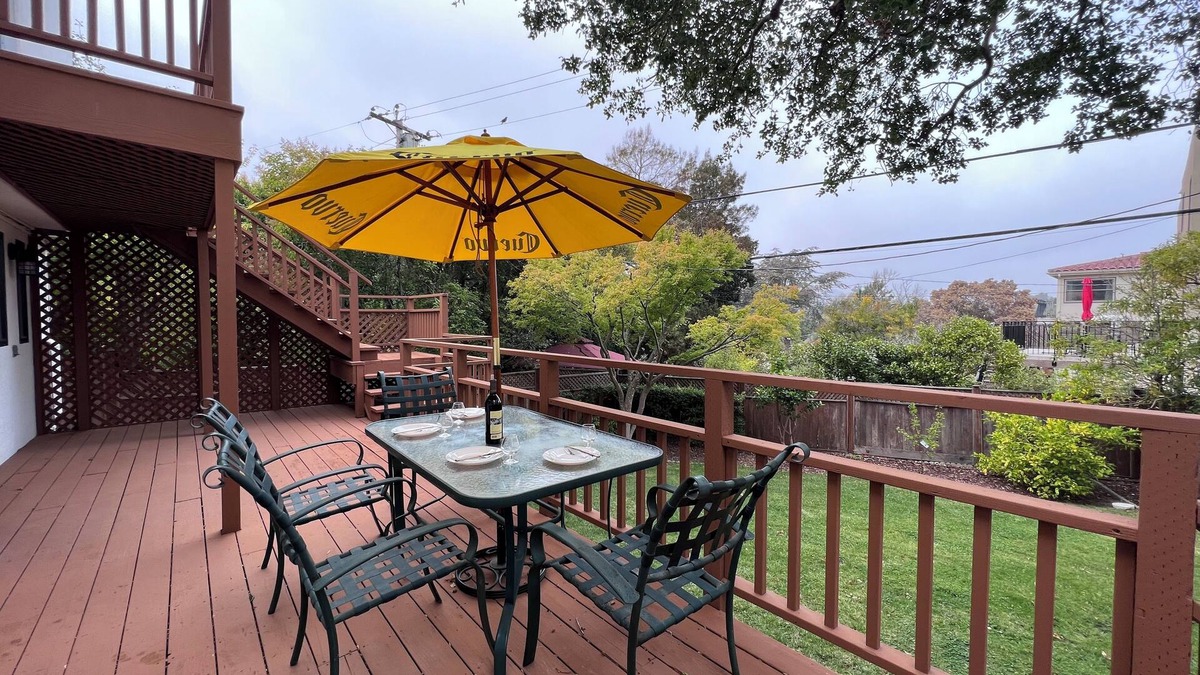 Millbrae House | Classy 2B2B Ground Unit w/AC, Deck and Private Baths near Millbrae Downtown 610