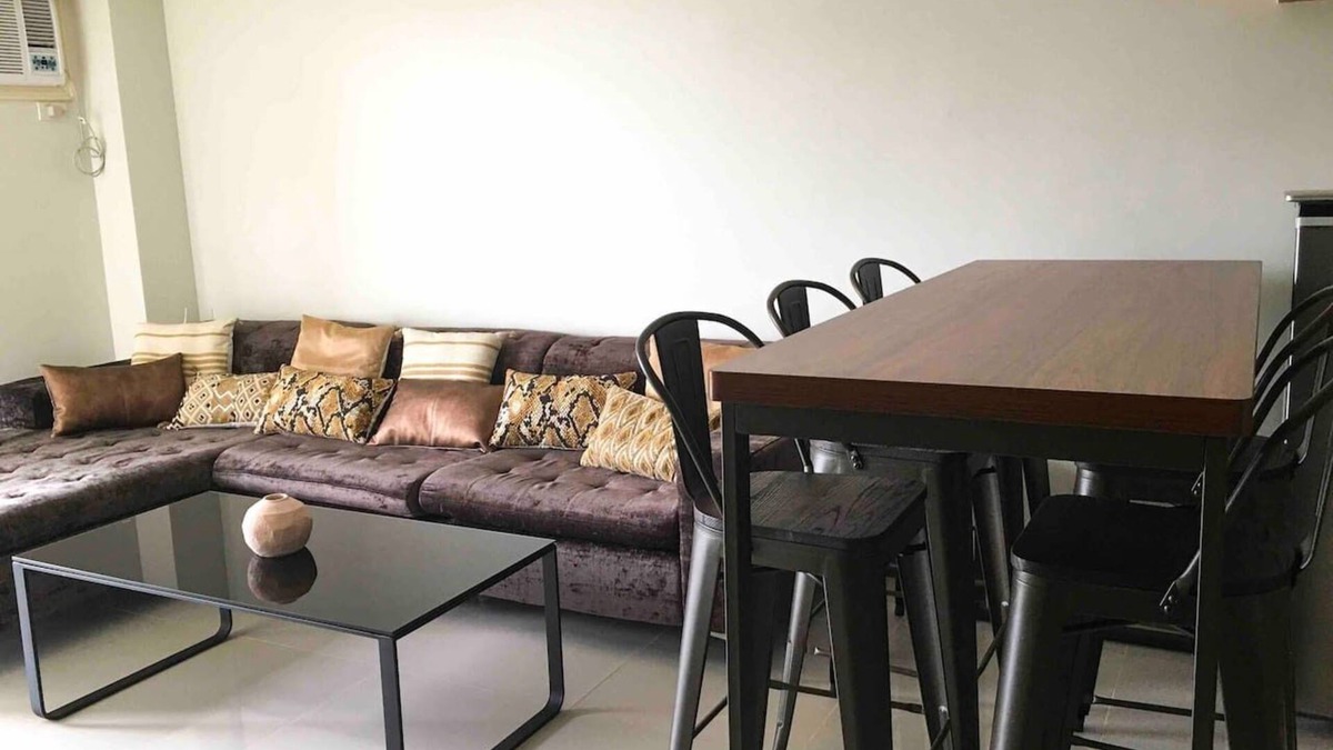 Guadalupe Nuevo Condo | Classy 2BR Apartment + Netflix at Rockwell Makati