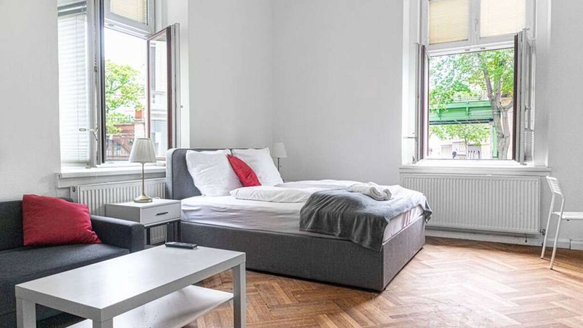 Wahring Apartment | Classy 2BR Apt. w/Exclusive Location near AKH