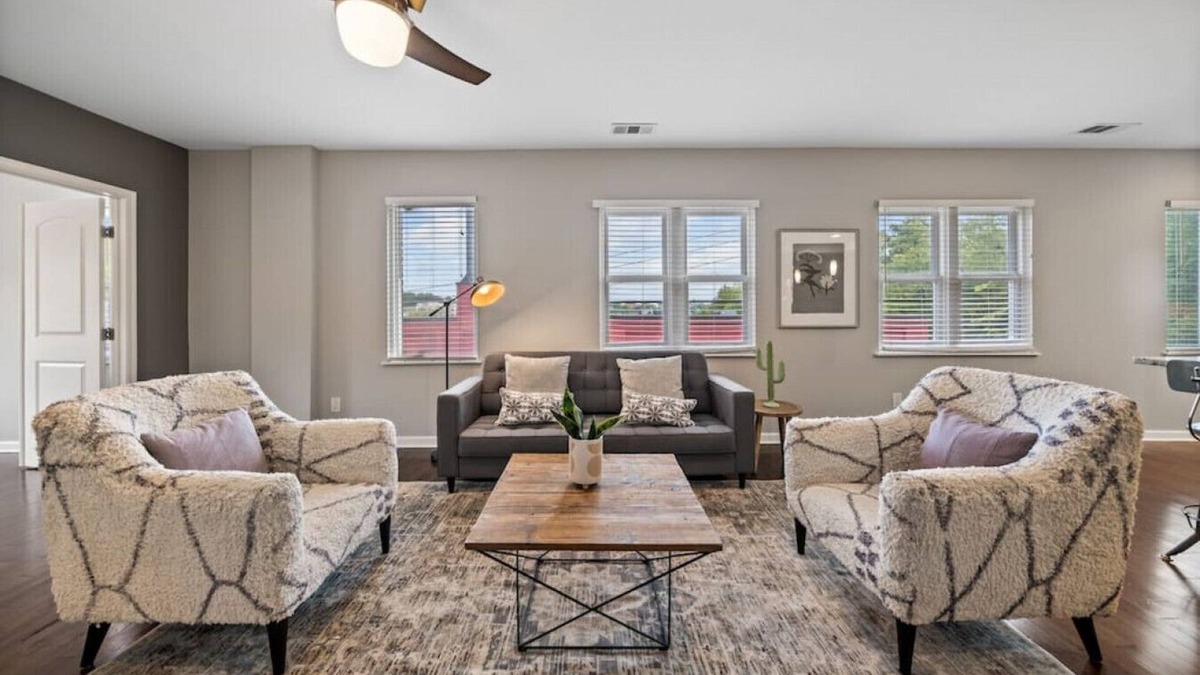 Mount Auburn Apartment | Classy 2BR Condo Near City Centre | OTR, UC, Zoo