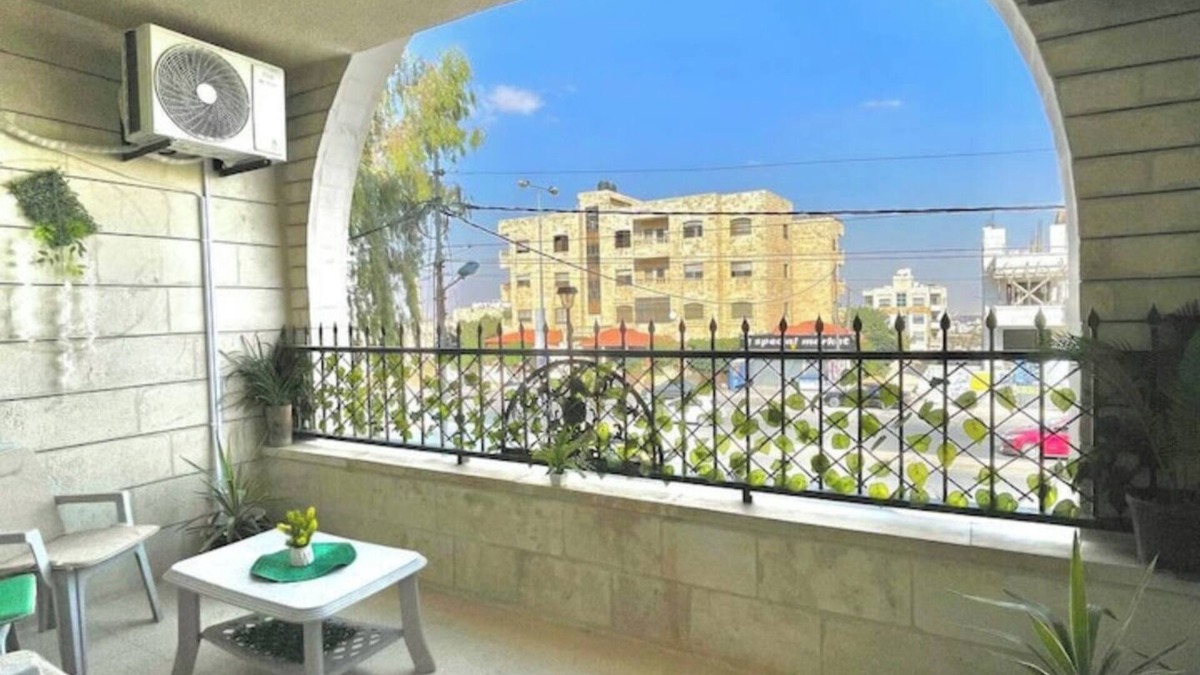 Al Jubeiha House | Classy 3 Bedroom Apartment