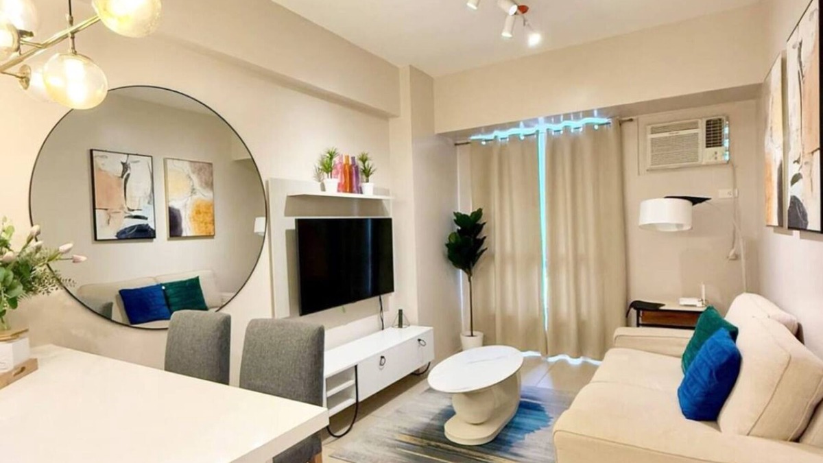 Bonifacio Global City Condo | Classy Condo/High Speed Wifi/Free use of swimming pool/Across Uptown Mall/BGC