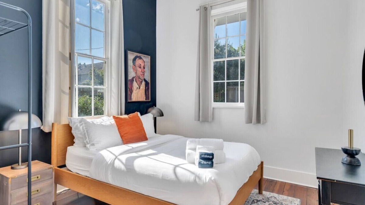 East Riverside Apartment | Classy Magazine St Apartment | Parking + Laundry