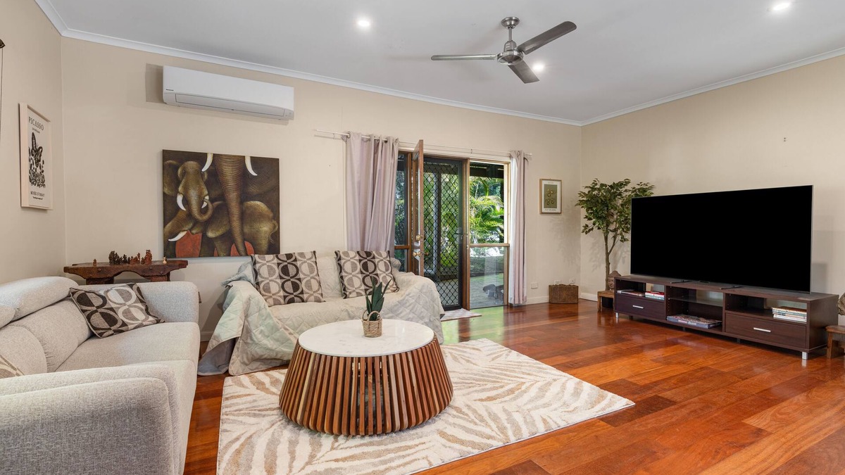Wellington Point House | Classy Resort Feel home with Pool